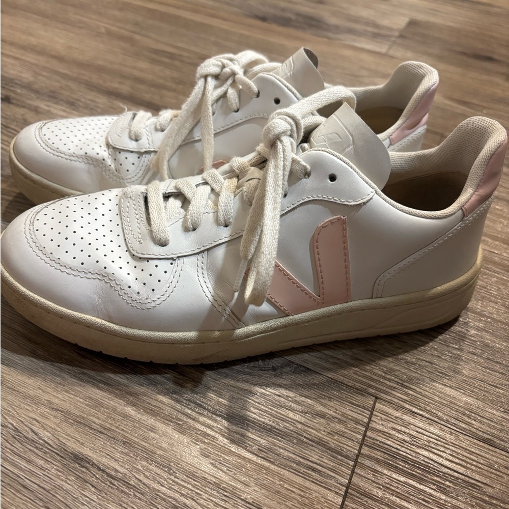 Veja Women's White and Pink Casual Sneakers